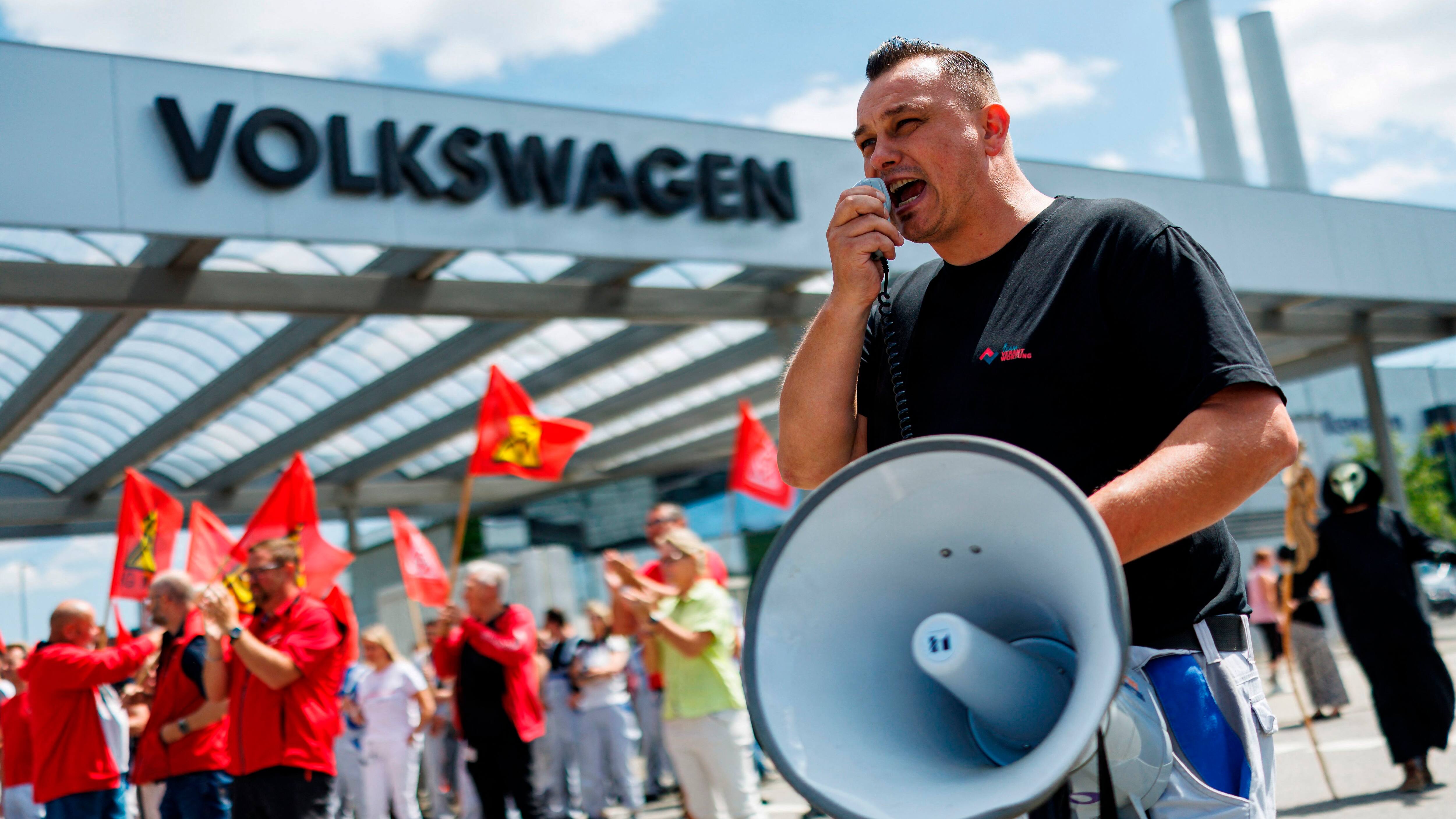 Tysk 'bil-pave': Volkswagen skal have sparekniven frem