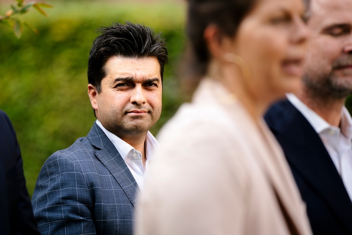 Tre regeringspartier går imod regeringens egen indfødsretspolitik ...