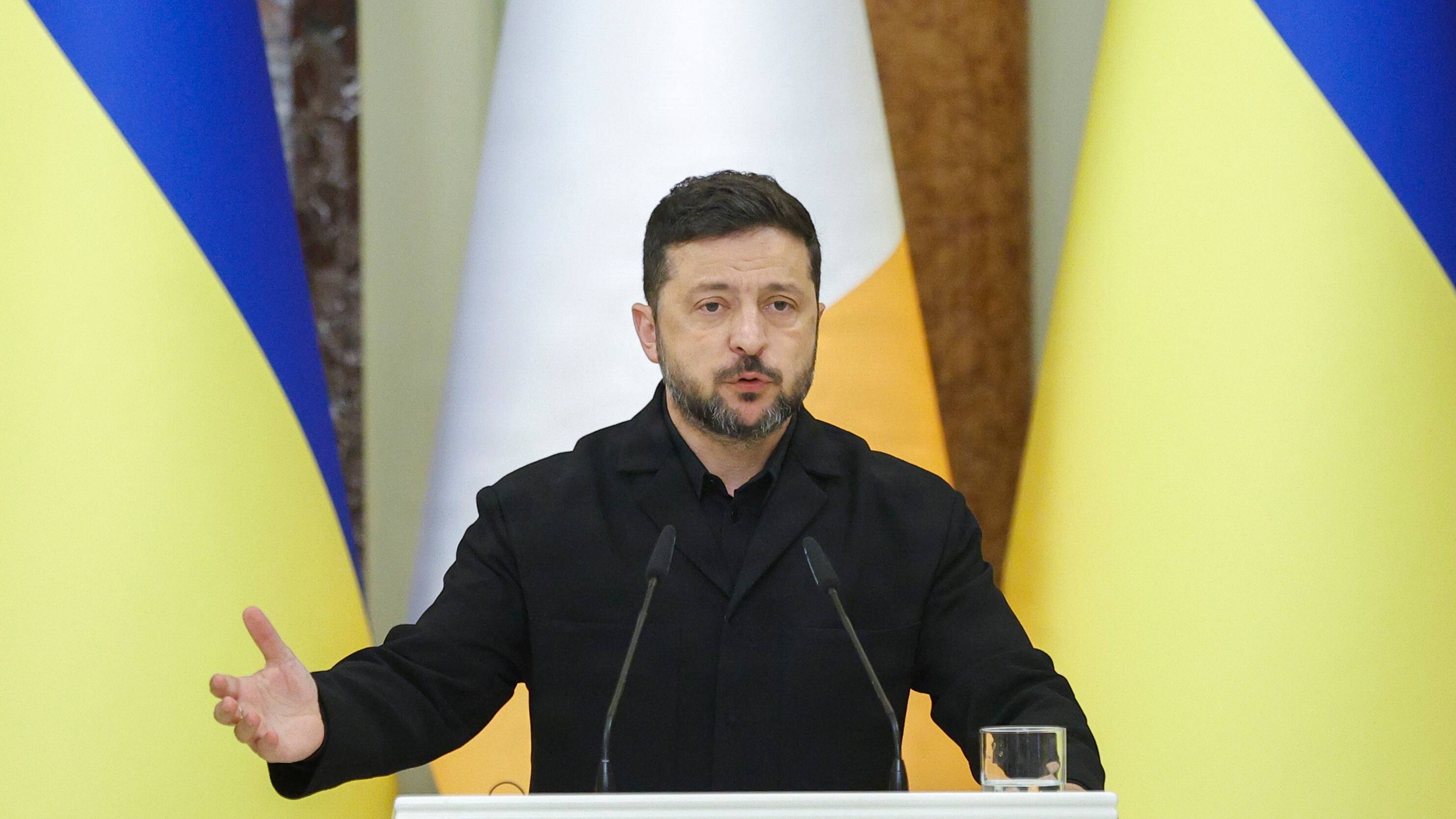 Zelenskyj om fyring af forsvarsminister og forsvarschef: Der er ting, man kun kan klare, hvis de arbejder sammen