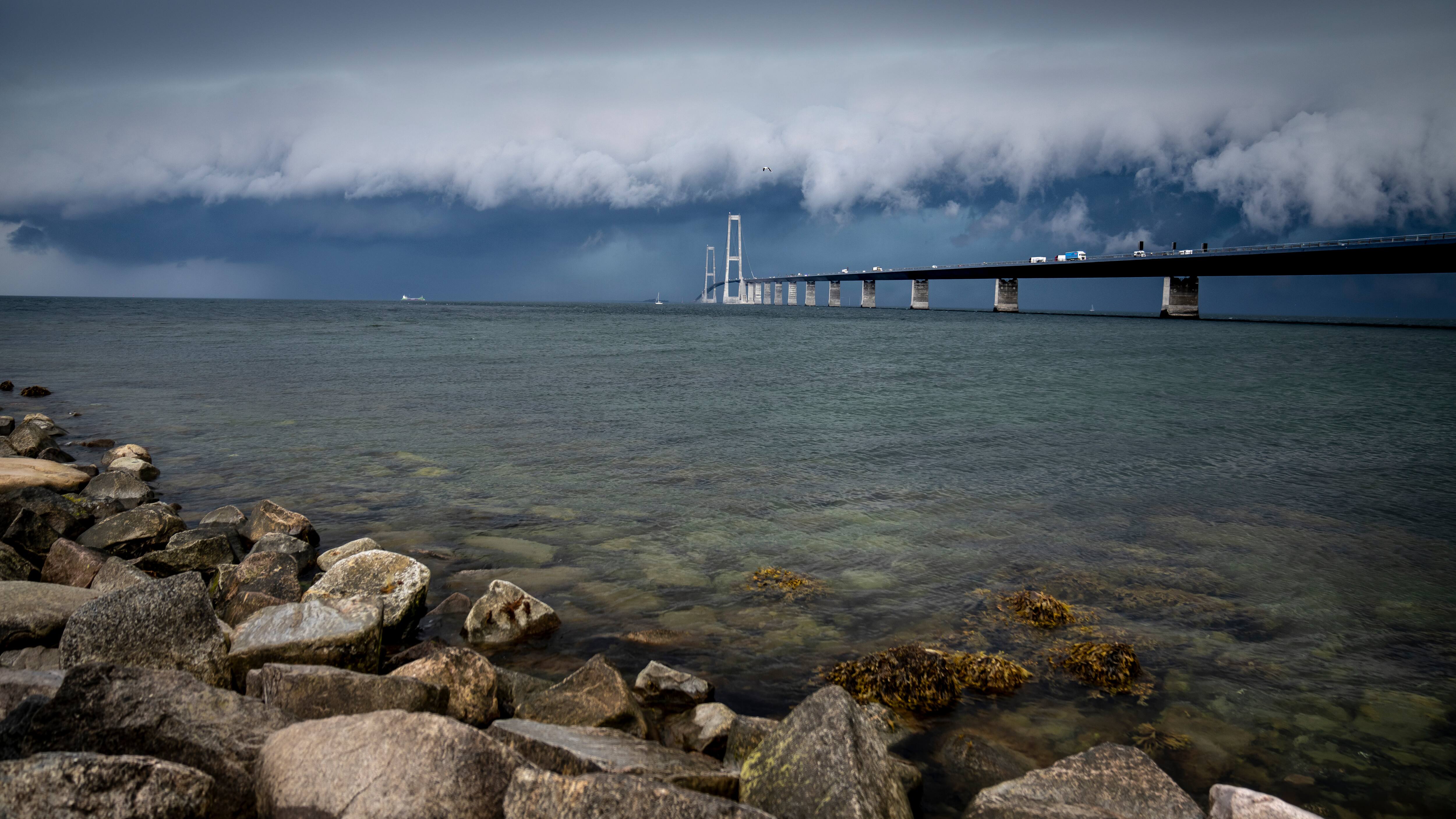 Stormvejr risikerer at lukke Storebæltsbroen og Øresundsbroen i nat
