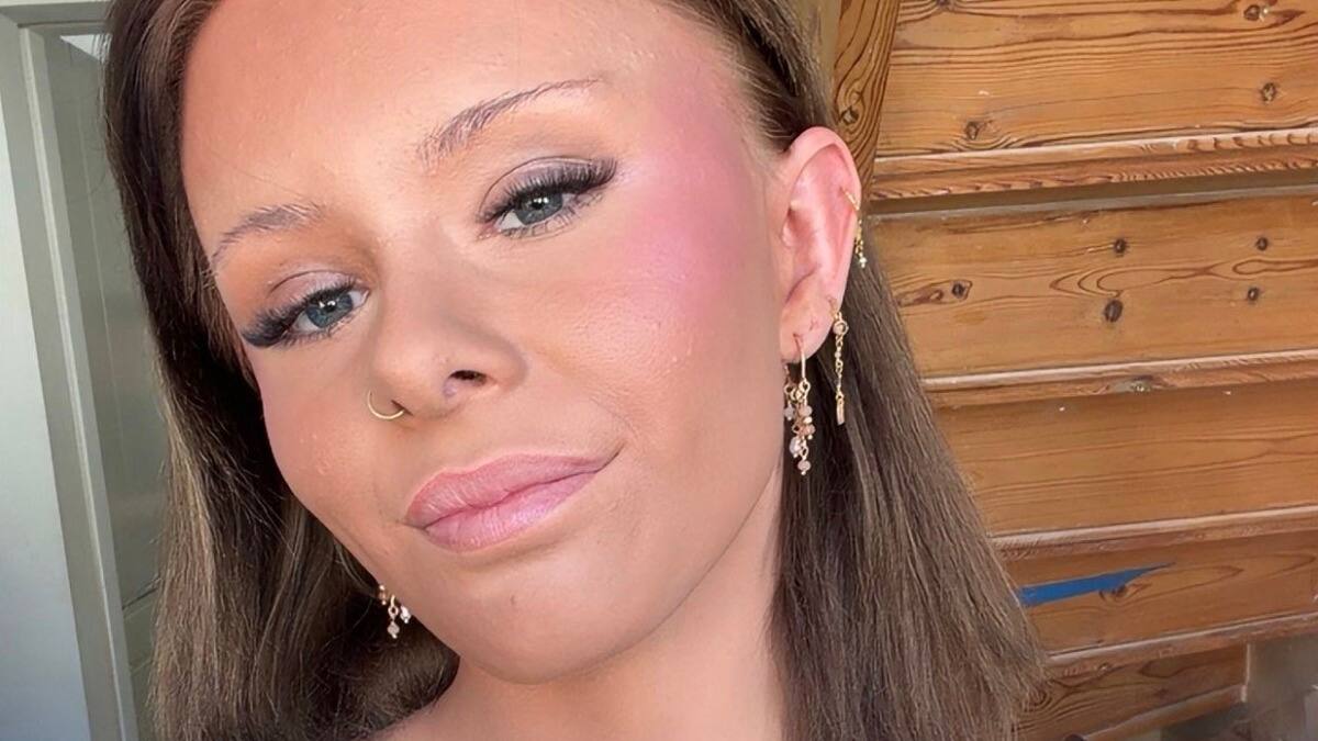 Cecilia bekæmper ensomhed ved at invitere fremmede til pizza og bartur. 'Det kan være rigtigt svært at finde venner i dag'