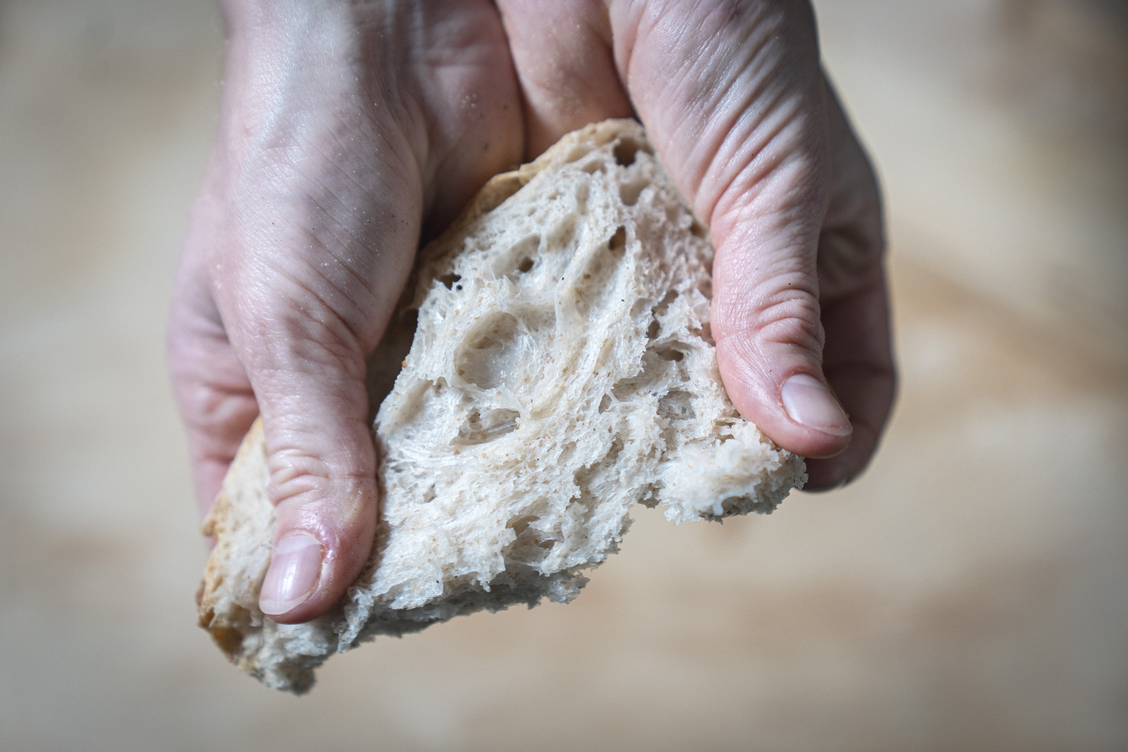 'Det er en kunstform': Sådan smager du på brød som Danmarks første brødsommelier