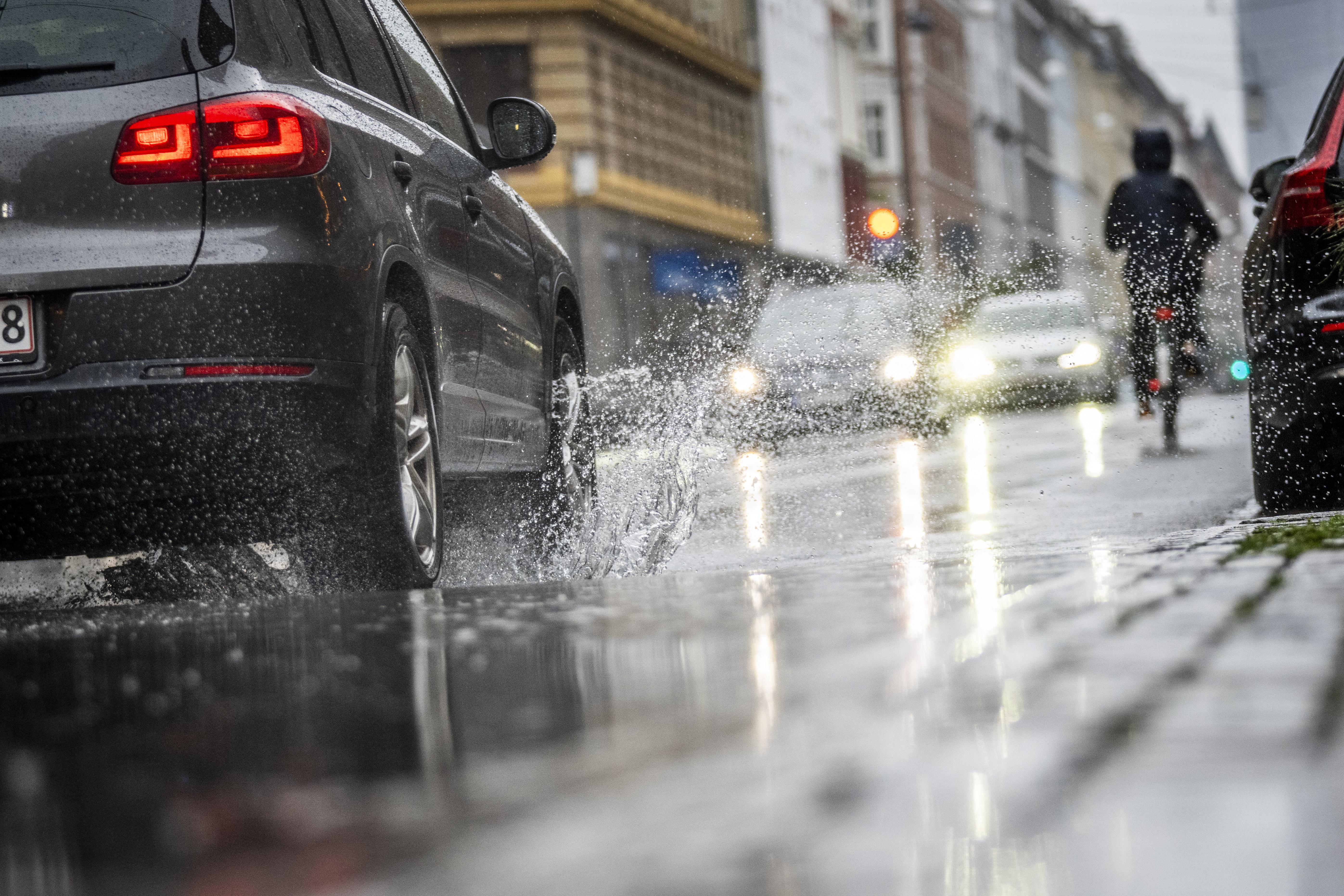 En halv måneds regn på en uge: Lavtryk rusker op i vejret