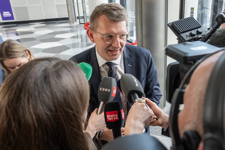 Storbritannien har opdaget tre russiske ubåde | Nyheder | DR