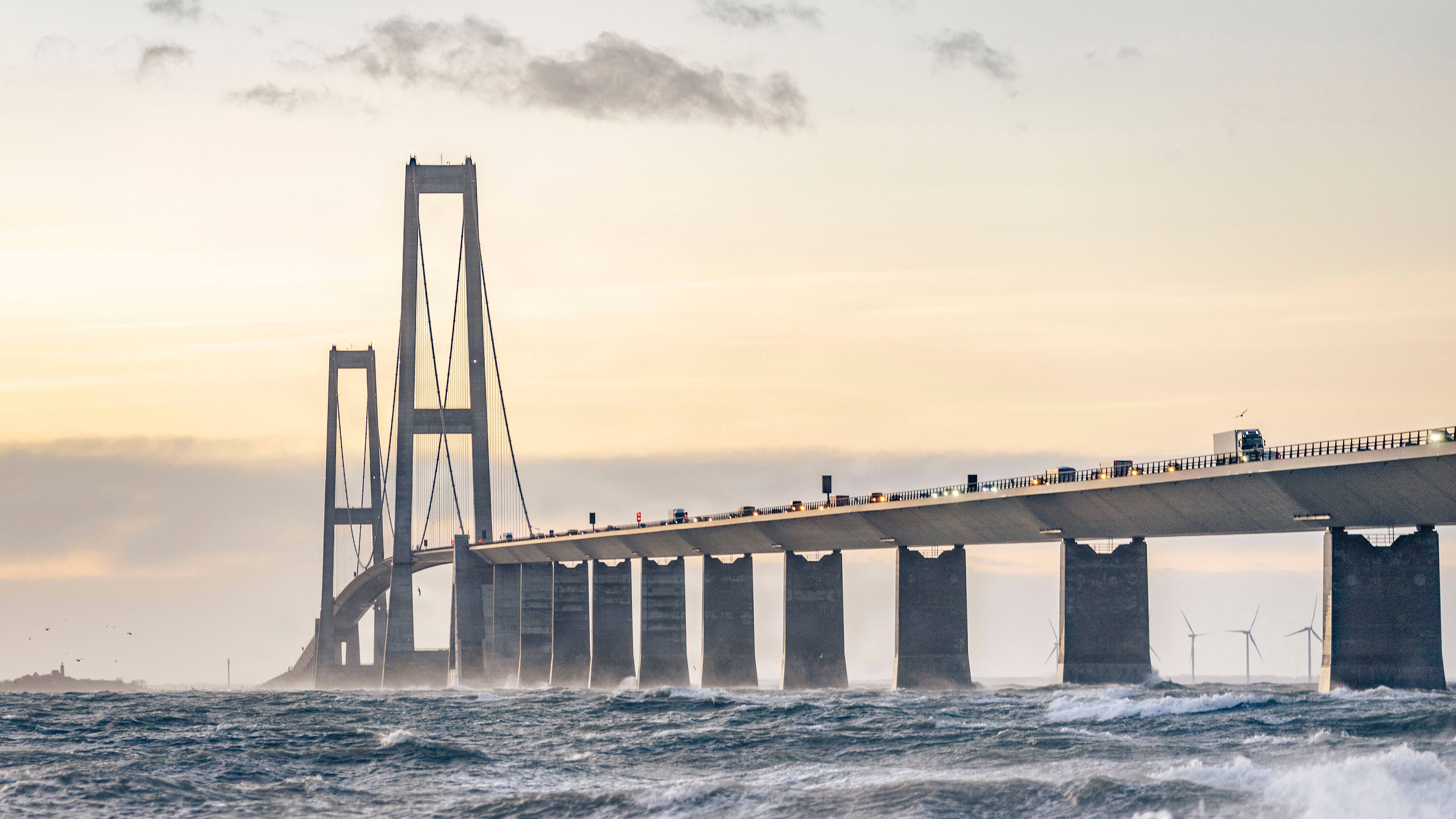 77-årig sigtet for vanvidskørsel: Vendte om på Storebæltsbroen
