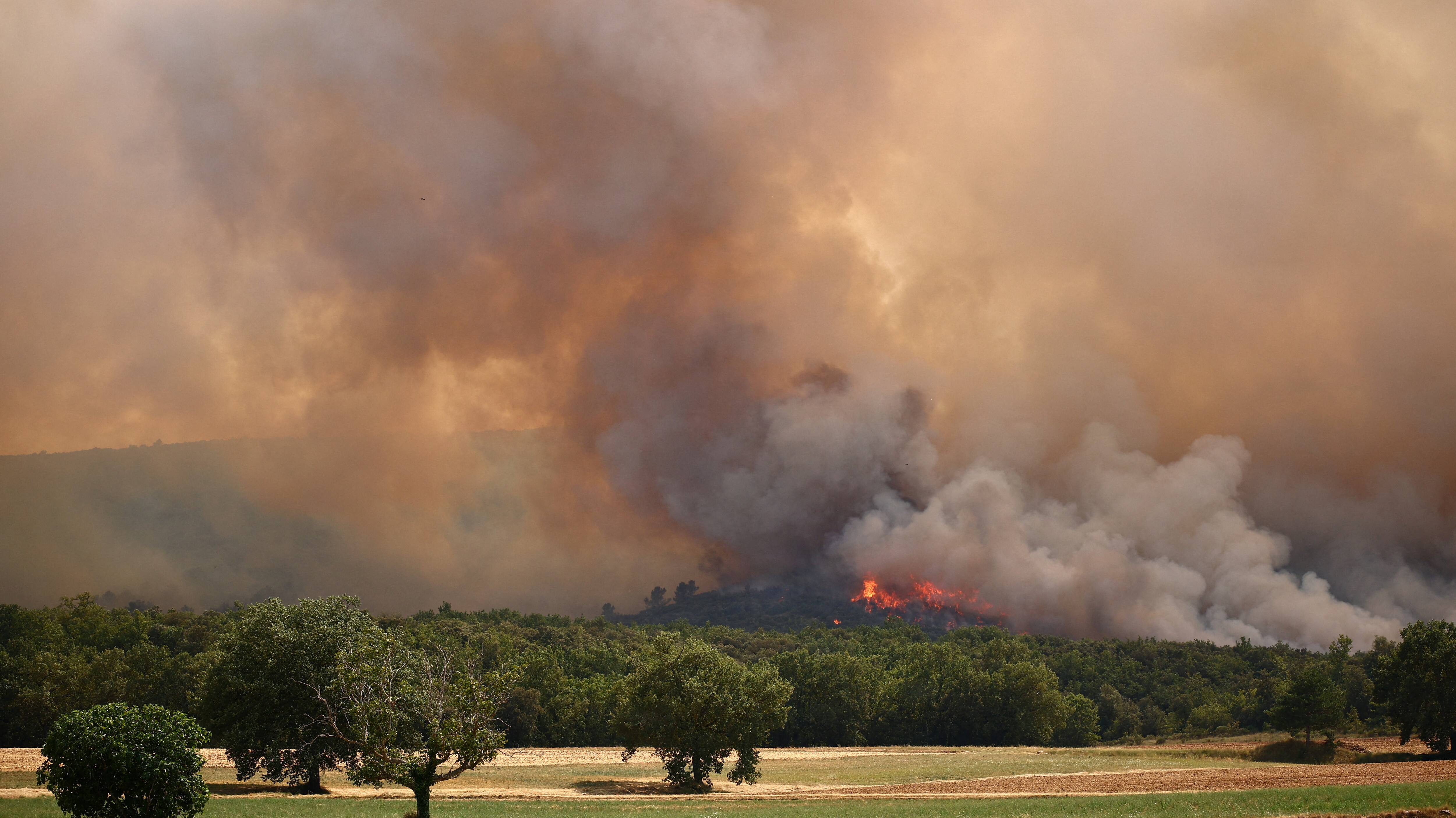 Hundredvis evakueres under skovbrand i Sydfrankrig
