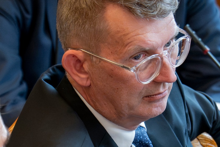 Troels Lund burde 'stramme bardunerne', mener Venstrekoryfæ | Politik | DR