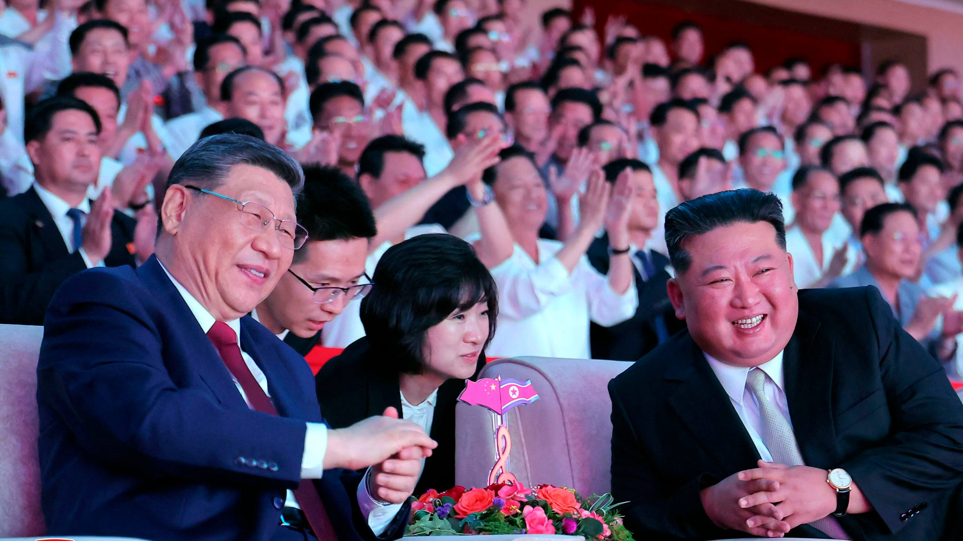 Kim og Xi enige om at udvide samarbejdet under besøg i Pyongyang