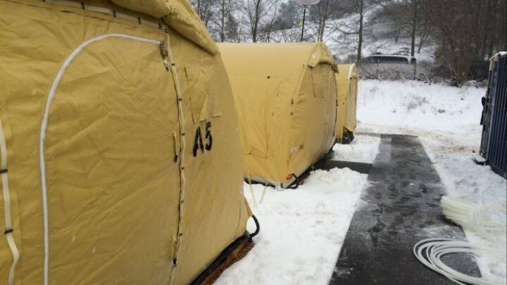 Flygtninge skal bo i telte på af ledige huse | Ligetil DR
