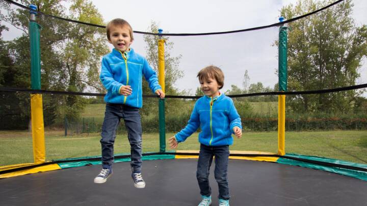 Observation Mistillid Kvæle Lad børnene hoppe – og larme – på trampolinen | Børn | DR