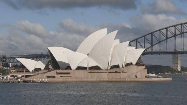Reklamer Pa Operahuset I Sydney Vaekker Vrede Se Jeres Udsmykning