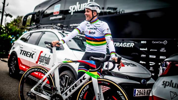 melodisk kedelig Brokke sig Mads Pedersen debuterer i regnbuetrøjen og med ny VM-cykel | Cykling | DR