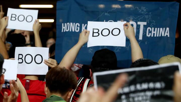 Sund mad professionel Peck Hongkong må punge ud for pibekoncert mod kinesisk hymne | Fodbold | DR
