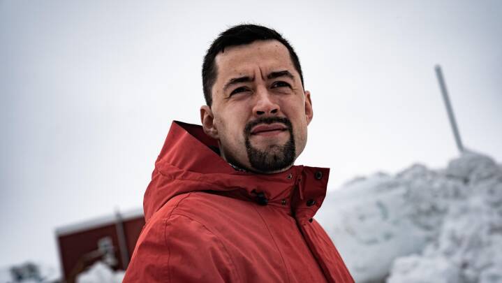 pille Mindre arsenal En alvorlig, ung mand står til at blive Grønlands yngste regeringsleder |  Valg i Grønland | DR