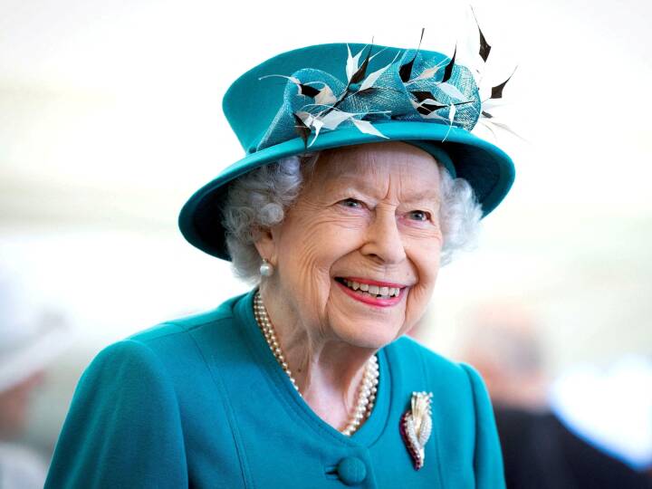I dag har dronning Margrethe siddet tronen i 50 år: 'Hun bliver, indtil hun falder pinden' | Indland DR