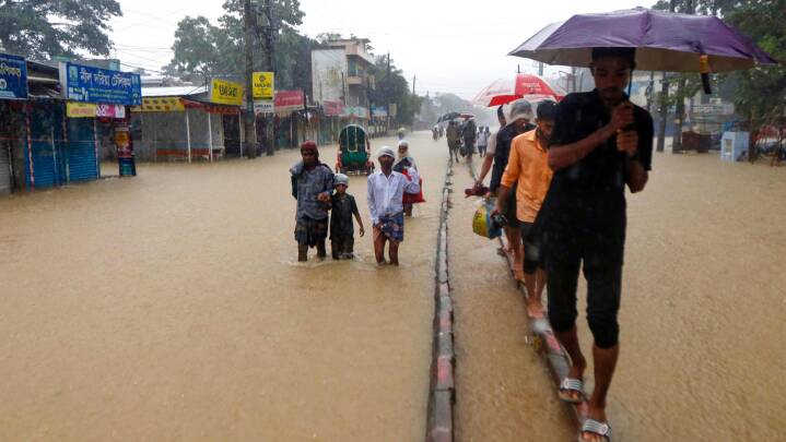 Millioner fordrevet flere døde efter kraftig monsunregn Bangladesh | Nyheder | DR