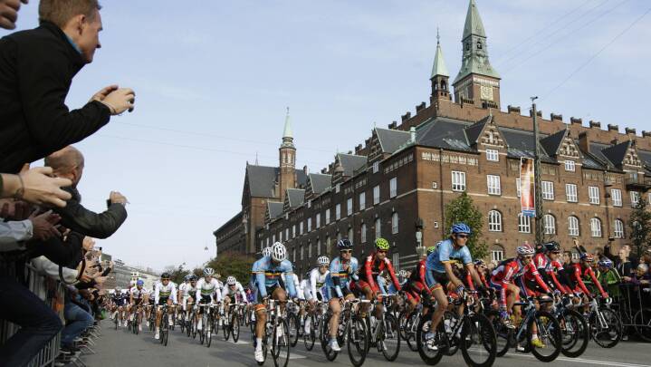 Danmark rækker ud efter VM i cykling i | Seneste DR