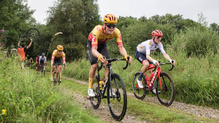 Cykelhold med ni danskere får wildcard til Tour de France | Cykling | DR