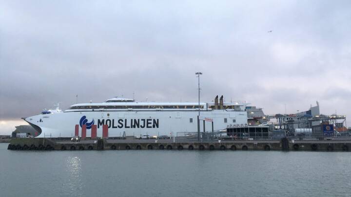 Bornholmsfærge ramte mole og i havn: Passagerer skal med andre færger | Nyheder | DR