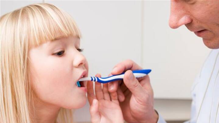 Får børn fluorforgiftning af at tandpasta? | Krop DR
