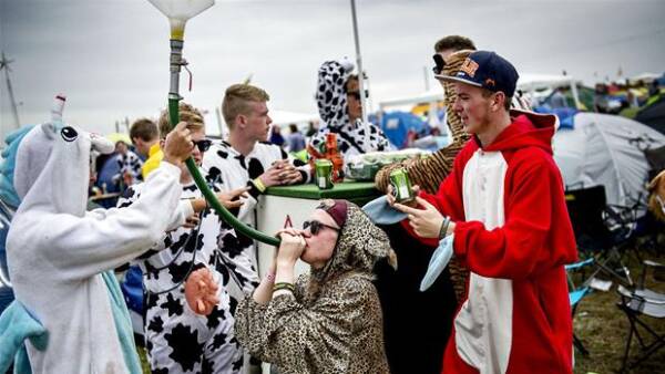 Billedeserie: fest, farver og ølbong på Roskilde Nyheder