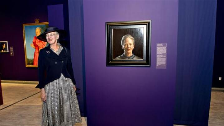 pegs ~ side baseball Dronningen besøger udstilling om sig selv | Kultur | DR