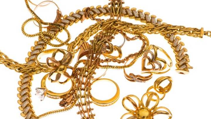 Guldprisen fortsat: sælger gamle smykker aldrig før | Penge | DR