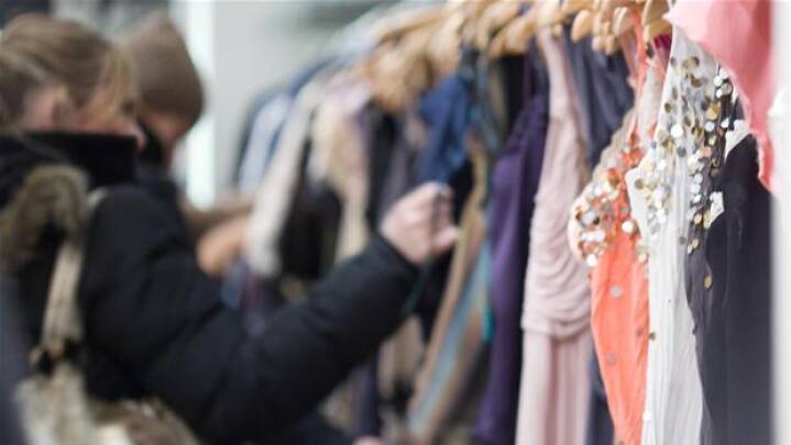 DIN MENING: Vil fortsætte med at købe tøj i H&M? | Nyheder | DR