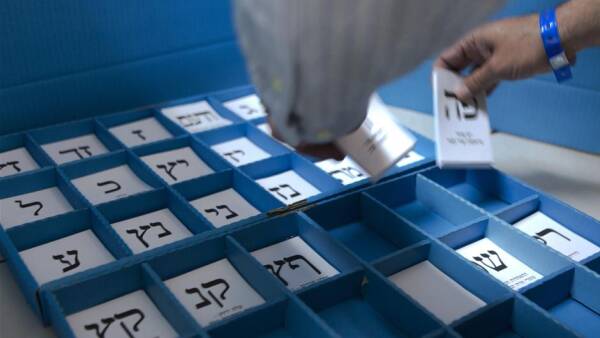 professionel initial Perforering BILLEDER Vælgerne går til stemmeurnen i Israel | Nyheder | DR