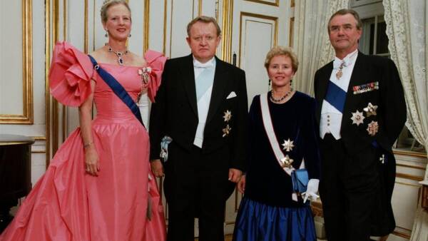 BILLEDER Dronning Margrethes skønne kjoler Nyheder | DR