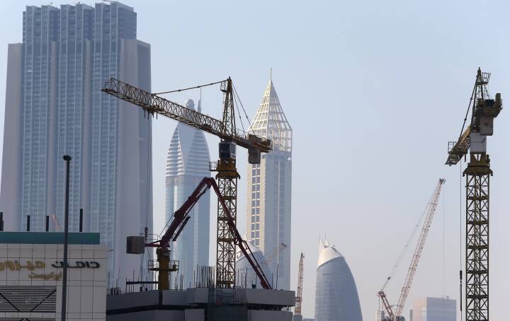 Arabiske Emirater importerer sand for | Udland | DR