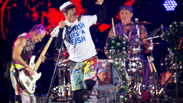 Chili Peppers floppede på Roskilde: Kom aldrig tilbage | | DR