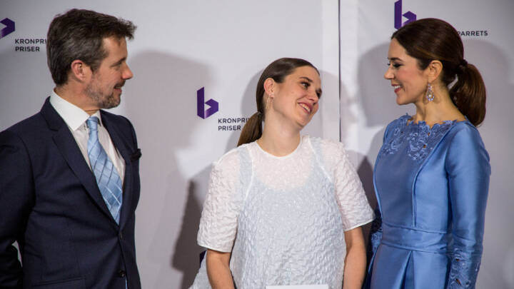Ung prismodtager designede kongelig kjole: - Mary valgte selv farven | Kultur | DR
