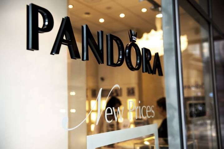 Pandora øger trods butikker | | DR