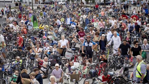 Fransk fotograf har kæmpe fotografi af Københavns cyklister | Ligetil | DR