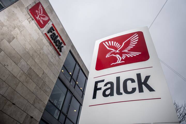 Falck-direktør forlader ledelsen efter Penge | DR