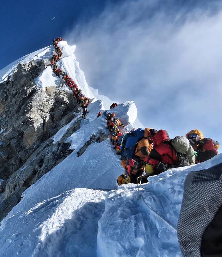Dansk bjergbestiger om dødsfald i kø på Mount Everest: 'Jeg vendt om lang tid inden' | Udland | DR