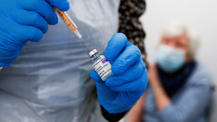 Flere og flere lande dropper AstraZeneca-vaccine til men i Danmark har endnu ikke meldt ud | | DR