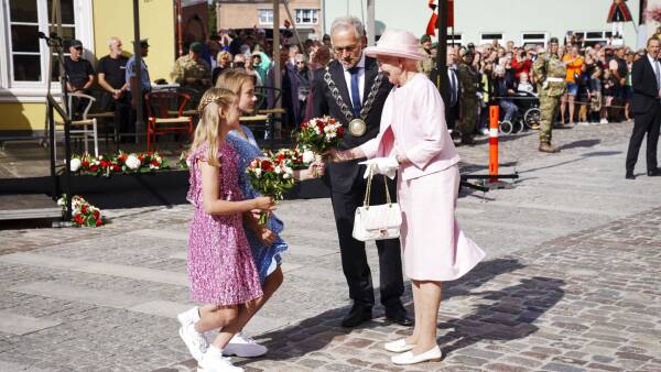 SE BILLEDERNE to års forsinkelse besøgte Dronning Margrethe Tønder | | DR
