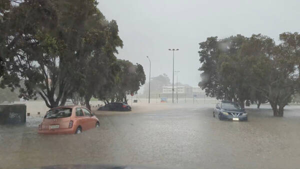 Rekordstore mængder regn giver oversvømmelser i New by Nyheder |