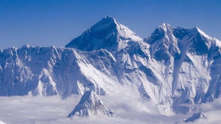 Yngste danske kvinde når toppen af Mount Everest
