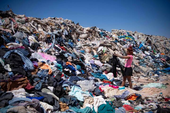 Tøj til genbrug ender som affald: 'Vi har et problem, og vi er nødt at gøre noget det' Penge | DR