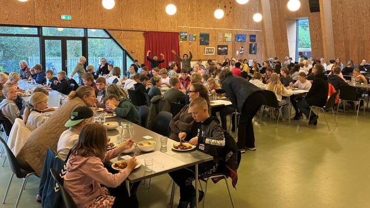 Billig og varm skolemad på Samsø høstede mange kokkehuer - nu har skolebestyrelse nedlagt veto