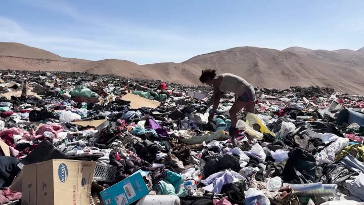 Ubegribelige mængder af kasseret tøj er vokset sammen med ørkenen i Chile