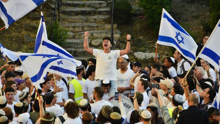 Med 3.000 politibetjente marcherede israelske nationalister gennem Østjerusalem: ‘Død over arabere’