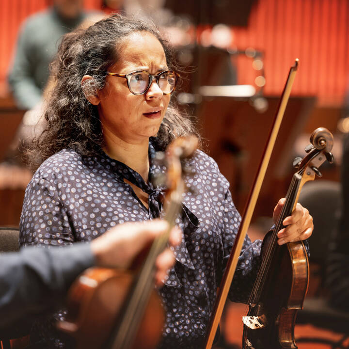 Opera på nye måder og samfundskritik i orkester-serie
