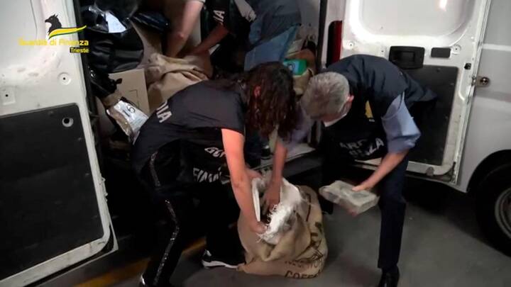 Italiensk politi beslaglægger flere tons kokain