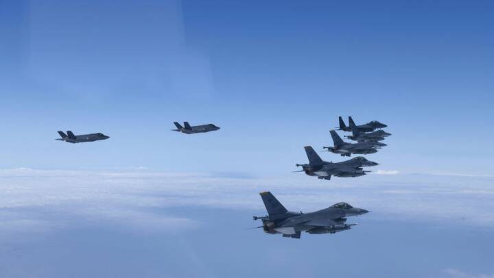 USA og asiatiske allierede sender jagerfly i luften som reaktion på nordkoreansk retorik