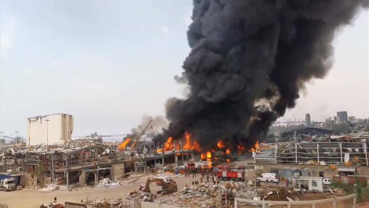 En måned efter kæmpeeksplosion: Voldsom brand på havnen i Beirut