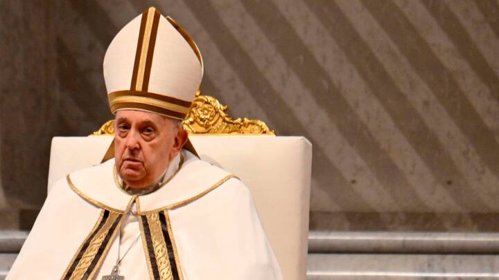 Efter sygdom: Paven prædiker igen til påskemesse